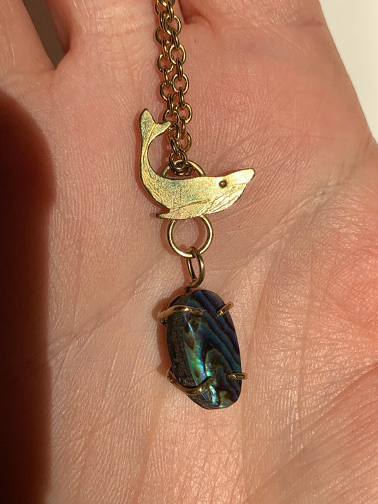 Collana Balena con guscio di abalone