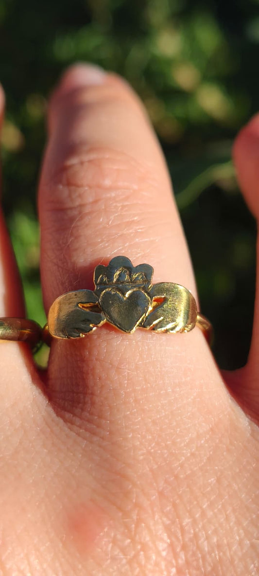 Anello Claddagh dorato