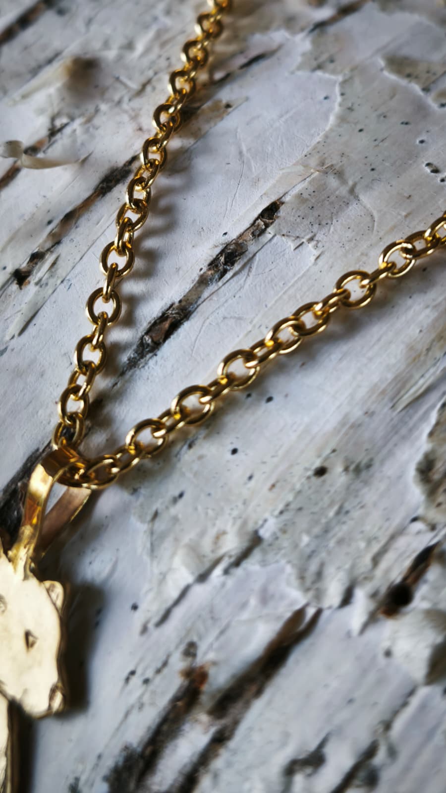 “Orso del sonno sacro” – Amuleto in ottone placcato oro 18kt e quarzo fumè