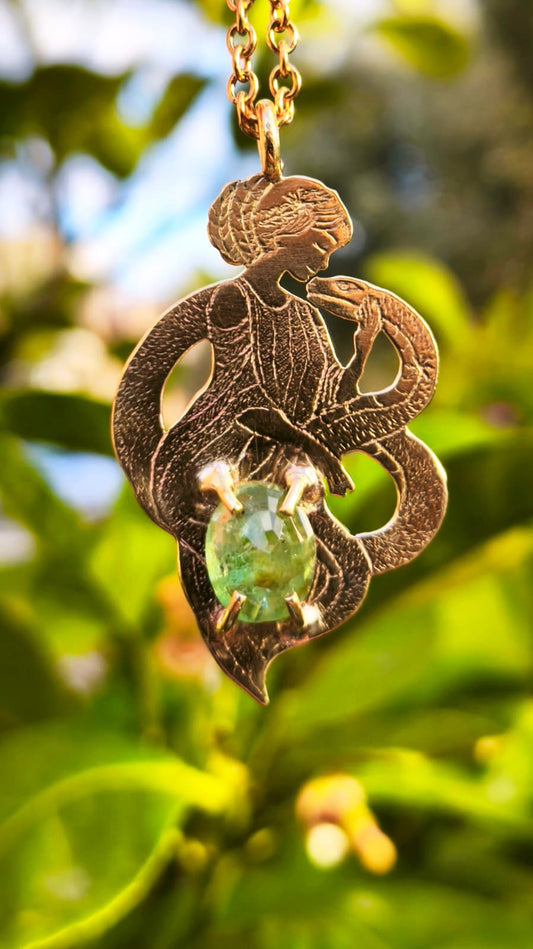 Donna italica e Serpente