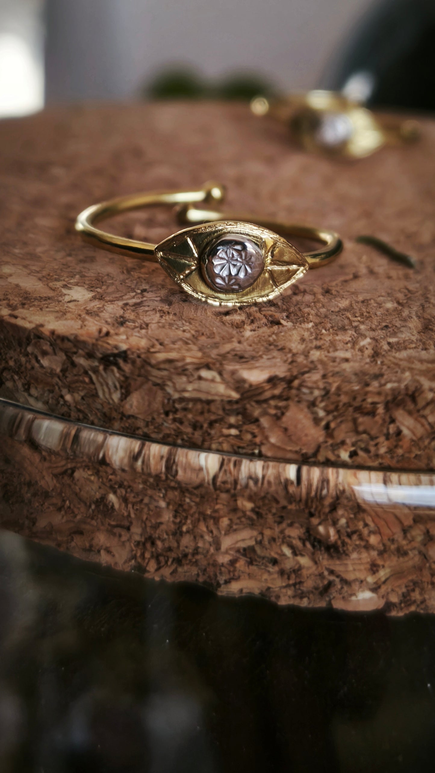 Anello amuleto: Occhio della veglia